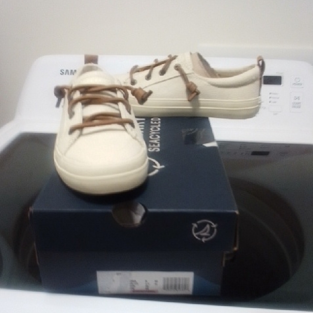 NWT NIB Sperry Crest Vibe off-white sneakers